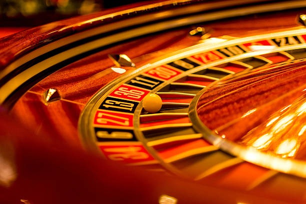 Ikan Hoki slot game interface on bobatoo platform showing five reels and payout lines
